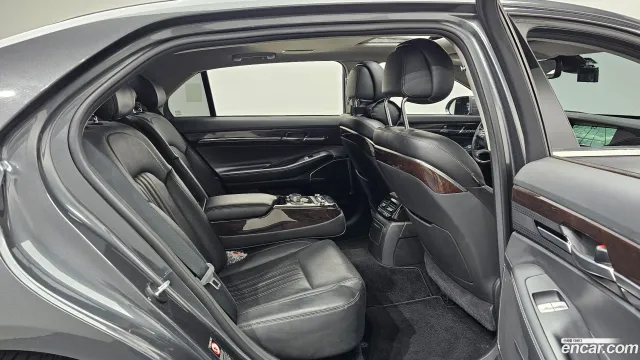 Genesis G90 (EQ900)