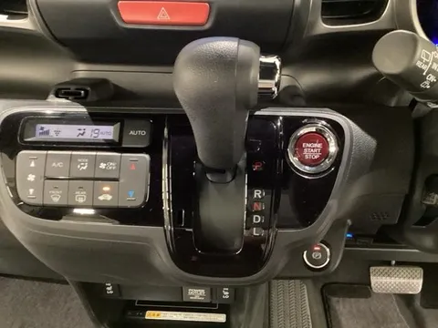 Honda N-BOX Slash