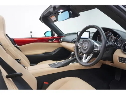 Mazda MX-5 (Roadster)