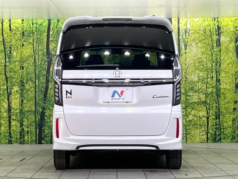 Honda N-BOX Custom