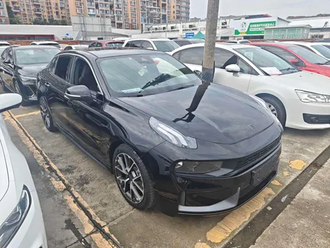 Lynk & Co 03