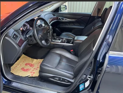 Infiniti Q70