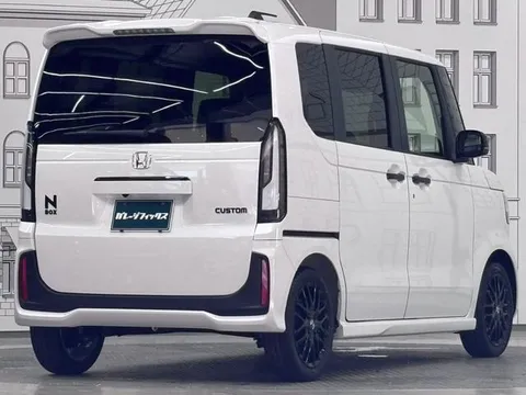 Honda N-BOX Custom