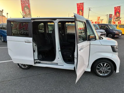 Honda N-BOX Custom