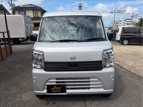 Nissan Clipper Van