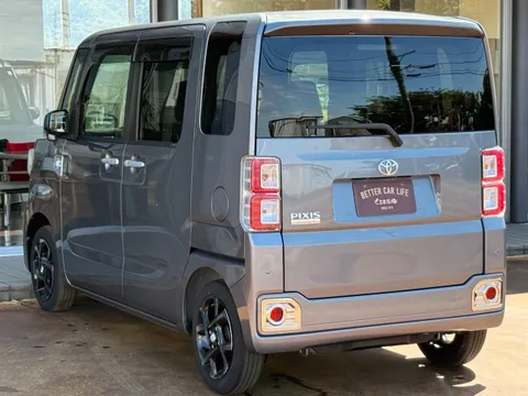 Toyota Pixis Mega