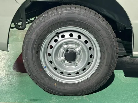 Nissan Clipper Van