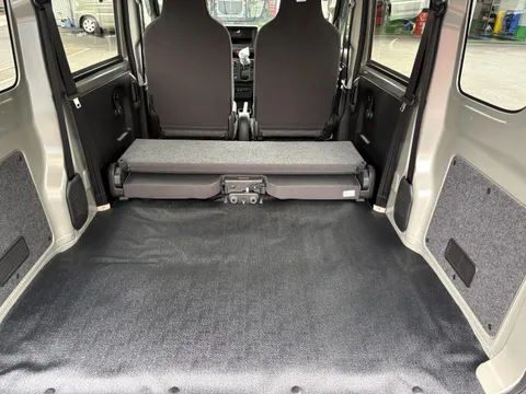 Nissan Clipper Van