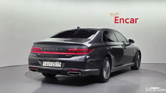 Genesis G90