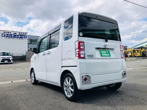 Toyota Pixis Mega