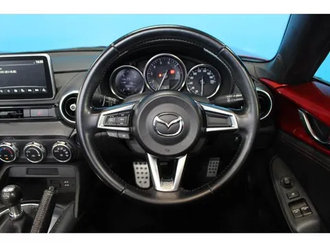Mazda MX-5 (Roadster)