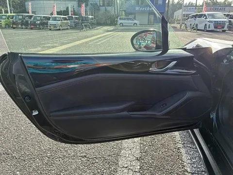 Mazda MX-5 (Roadster)