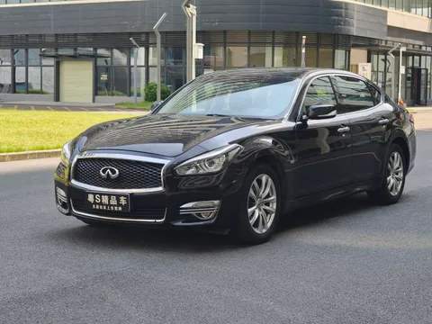 Infiniti Q70