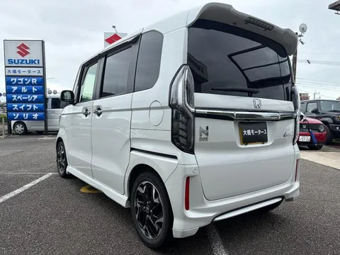 Honda N-BOX Custom