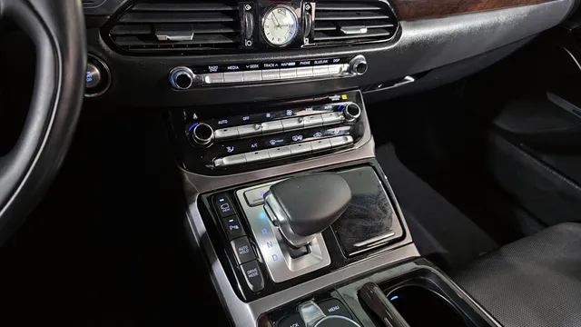 Genesis G90 (EQ900)