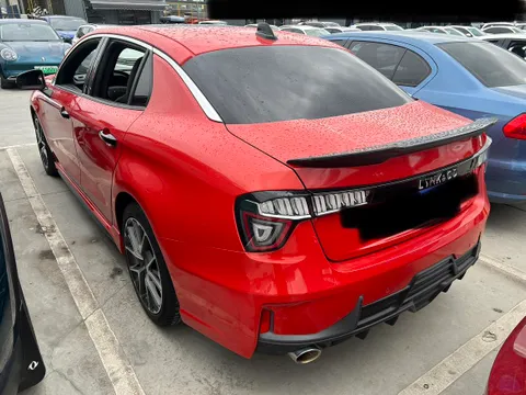 Lynk & Co 03