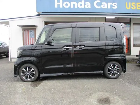 Honda N-BOX Custom