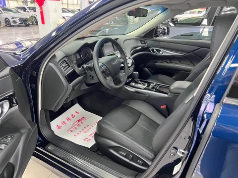 Infiniti Q70