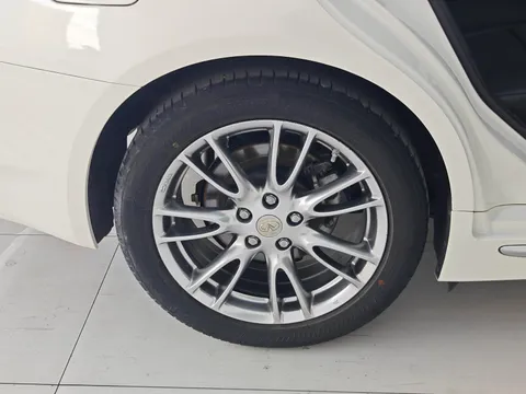 Infiniti Q50L