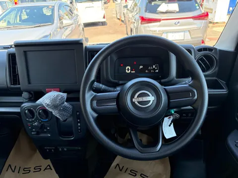 Nissan Clipper Van