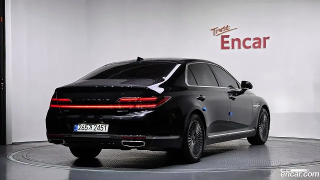 Genesis G90