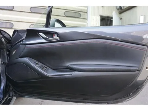 Mazda MX-5 (Roadster)