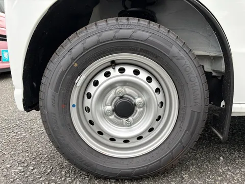 Nissan Clipper Van