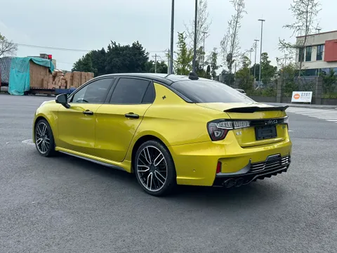 Lynk & Co 03