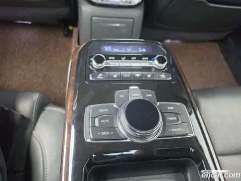 Genesis G90 (EQ900)