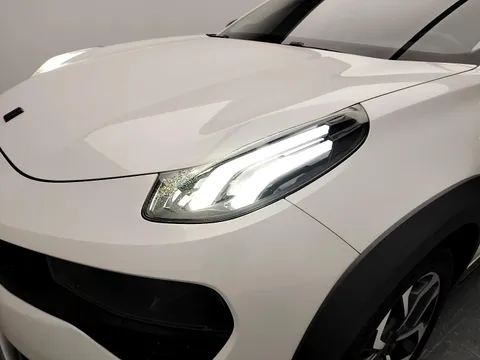 Lynk & Co 02