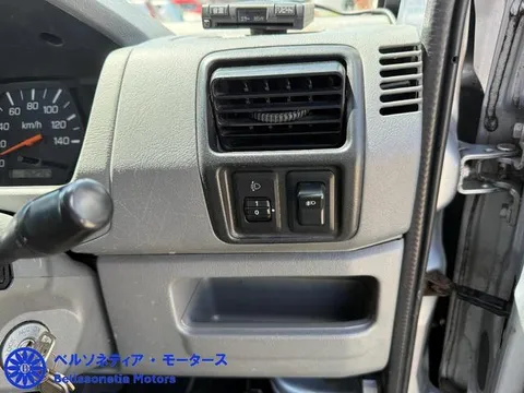 Nissan Clipper Van