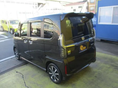 Honda N-BOX Custom