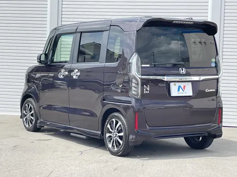 Honda N-BOX Custom