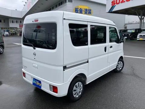 Nissan Clipper Van