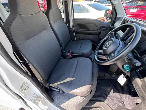 Nissan Clipper Van