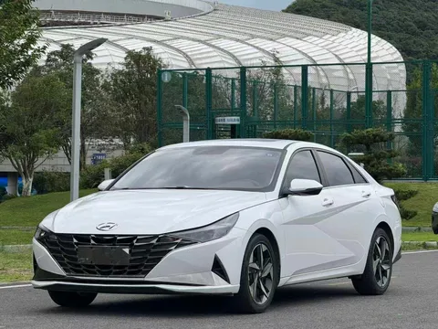 Hyundai Elantra (Avante)