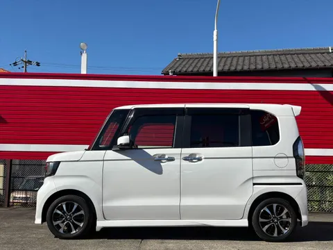 Honda N-BOX Custom