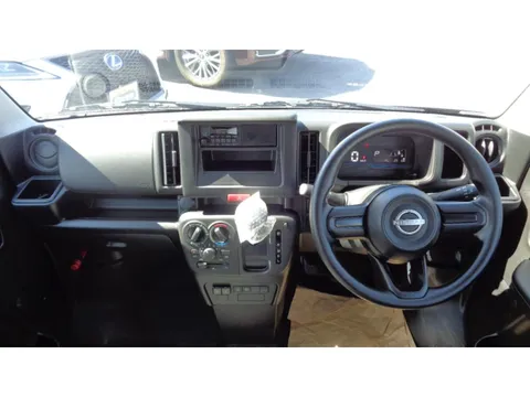 Nissan Clipper Van