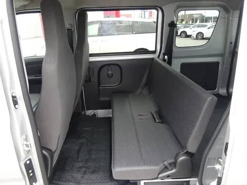 Nissan Clipper Van