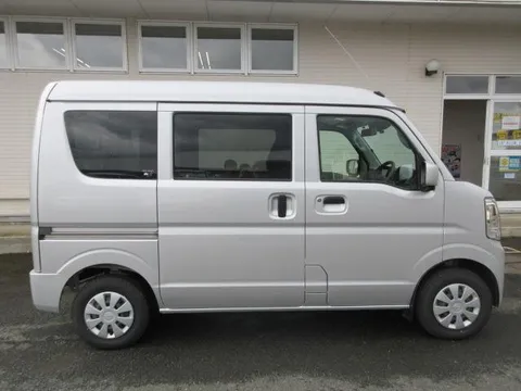 Nissan Clipper Van