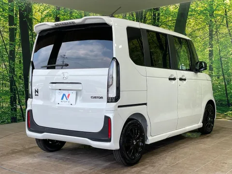 Honda N-BOX Custom