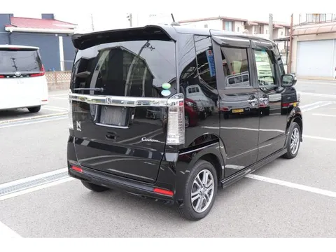 Honda N-BOX Custom