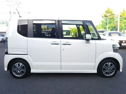 Honda N-BOX Custom
