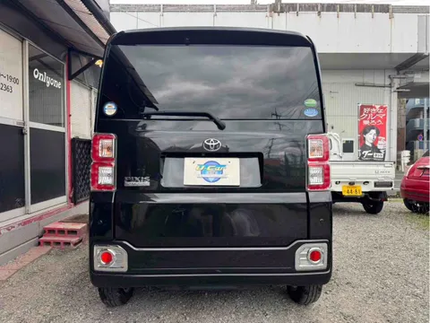 Toyota Pixis Mega