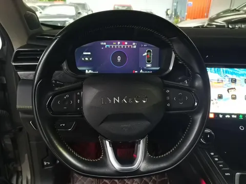 Lynk & Co 05
