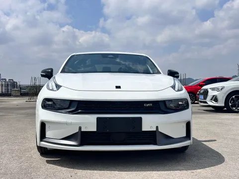 Lynk & Co 03