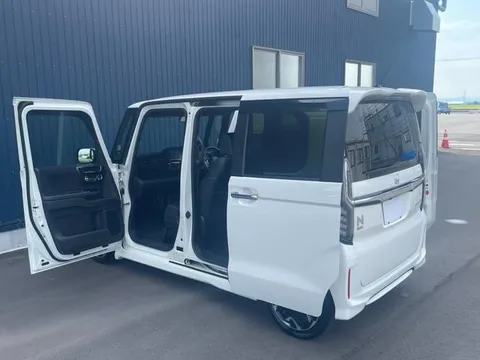 Honda N-BOX Custom