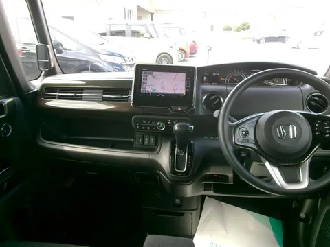 Honda N-BOX Custom