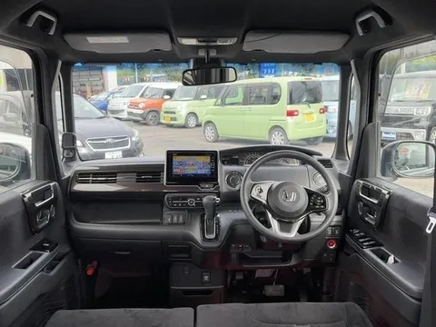 Honda N-BOX Custom