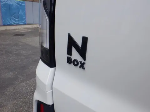 Honda N-BOX Custom